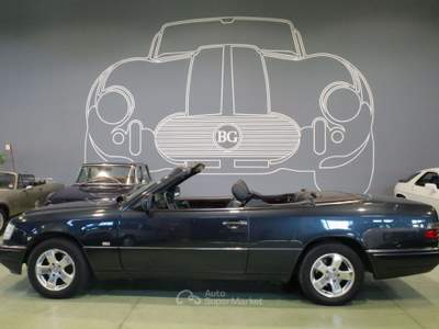 Mercedes-Benz Classe E E Cabrio 200 Blu/Azzurro usata Crespina Lorenzana