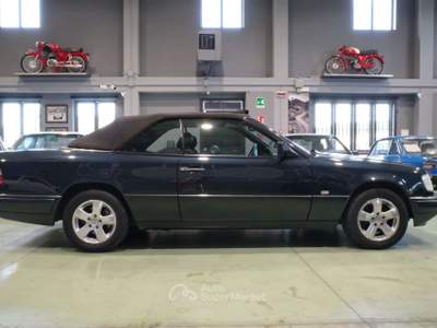 Mercedes-Benz Classe E E Cabrio 200 Blu/Azzurro usata Crespina Lorenzana