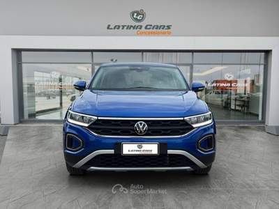 Volkswagen T-Roc 1.0 tsi Life 110cv Con CARPLAY Blu/Azzurro usata Latina