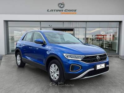 Volkswagen T-Roc 1.0 tsi Life 110cv Con CARPLAY Blu/Azzurro usata Latina