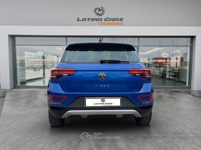 Volkswagen T-Roc 1.0 tsi Life 110cv Con CARPLAY Blu/Azzurro usata Latina