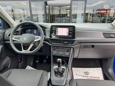 Volkswagen T-Roc 1.0 tsi Life 110cv Con CARPLAY Blu/Azzurro usata Latina