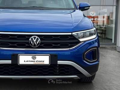 Volkswagen T-Roc 1.0 tsi Life 110cv Con CARPLAY Blu/Azzurro usata Latina