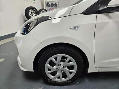 Hyundai i10 1.0 Classic econext Gpl Bianco usata Brescia