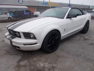 Ford Mustang 4000 V6 213cv Convertible Bianco usata Campi Bisenzio