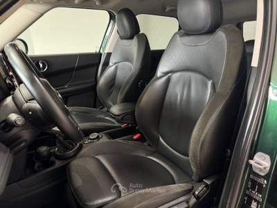 MINI Cooper D Countryman AUTOMATICA BLACK LINE Oro usata Cellole
