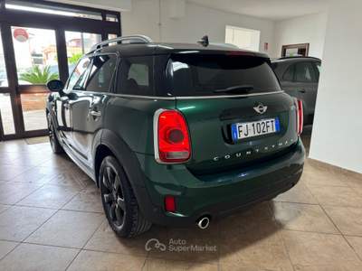 MINI Cooper D Countryman AUTOMATICA BLACK LINE Oro usata Cellole