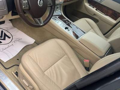 Jaguar XF unico propretario Grigio usata Sant'Antimo