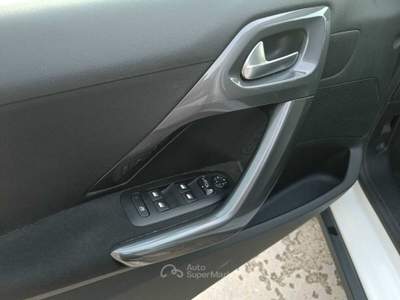 Peugeot 2008 1.2 benzina 82cv Active Unico Proprietario Bianco usata Villanova d'Asti
