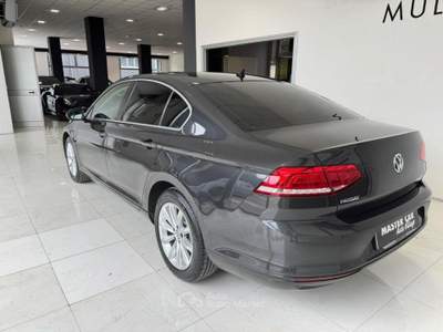 Volkswagen Passat  1.6 TDI DSG Business BlueMot Tech Grigio usata Ripalimosani