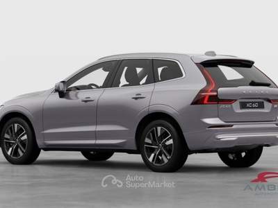 Volvo XC60 B5 AWD Mild hybrid Benzina Plus Bright Argento usata Corciano