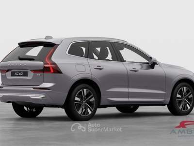 Volvo XC60 B5 AWD Mild hybrid Benzina Plus Bright Argento usata Corciano