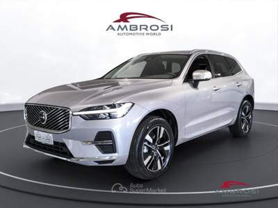 Volvo XC60 B5 AWD Mild hybrid Benzina Plus Bright Argento usata Corciano