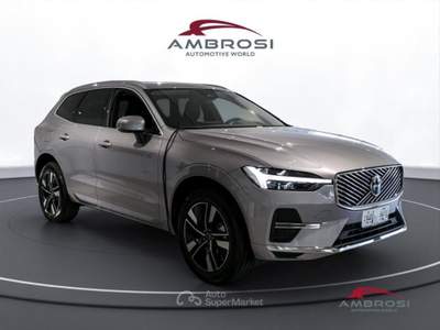 Volvo XC60 B5 AWD Mild hybrid Benzina Plus Bright Argento usata Corciano