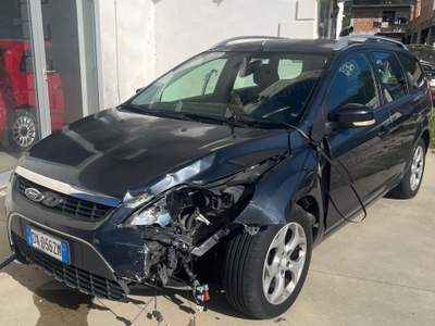 Ford Focus incidentata Blu/Azzurro usata San Potito Sannitico