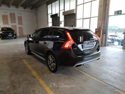 Volvo V60 Cross Country D3 Geartronic Momentum - solo operatori Nero usata Modena