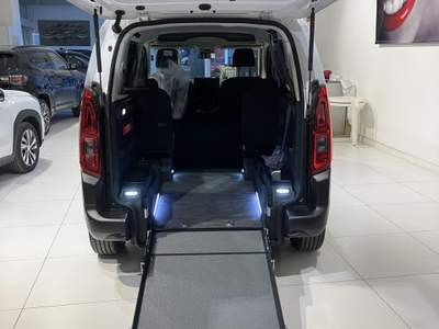 Toyota Proace 1.5D 100 CV  PC 4p. Lounge Trasporto Disabili 4+1 usata Fornovo di Taro