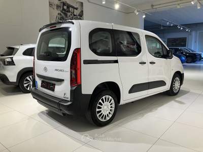 Toyota Proace 1.5D 100 CV  PC 4p. Lounge Trasporto Disabili 4+1 usata Fornovo di Taro