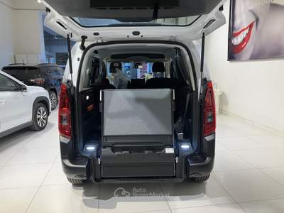 Toyota Proace 1.5D 100 CV  PC 4p. Lounge Trasporto Disabili 4+1 usata Fornovo di Taro