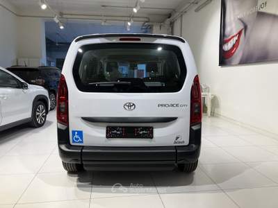 Toyota Proace 1.5D 100 CV  PC 4p. Lounge Trasporto Disabili 4+1 usata Fornovo di Taro