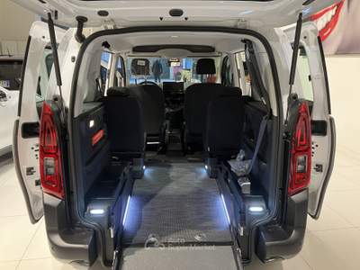 Toyota Proace 1.5D 100 CV  PC 4p. Lounge Trasporto Disabili 4+1 usata Fornovo di Taro