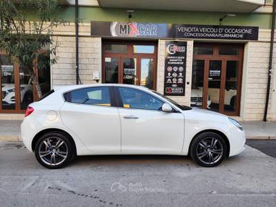 Alfa Romeo Giulietta 1.6 JTDm-2 105CV Distinctive Bianco usata CORATO