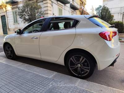 Alfa Romeo Giulietta 1.6 JTDm-2 105CV Distinctive Bianco usata CORATO