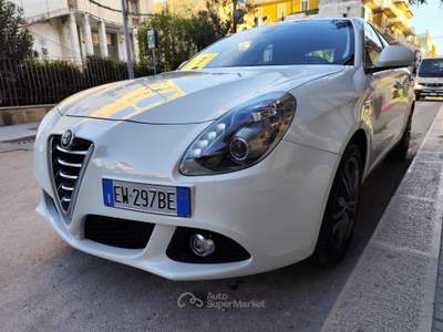 Alfa Romeo Giulietta 1.6 JTDm-2 105CV Distinctive Bianco usata CORATO