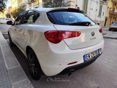 Alfa Romeo Giulietta 1.6 JTDm-2 105CV Distinctive Bianco usata CORATO