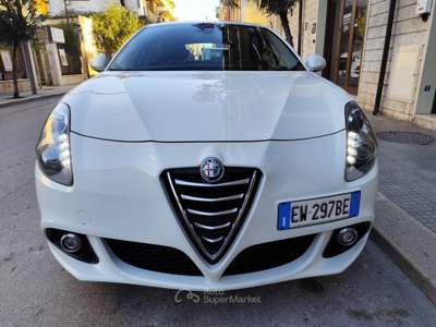Alfa Romeo Giulietta 1.6 JTDm-2 105CV Distinctive Bianco usata CORATO