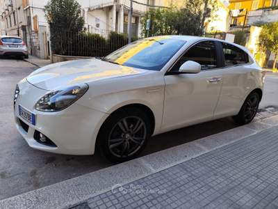 Alfa Romeo Giulietta 1.6 JTDm-2 105CV Distinctive Bianco usata CORATO
