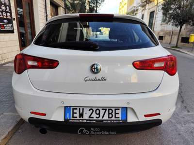 Alfa Romeo Giulietta 1.6 JTDm-2 105CV Distinctive Bianco usata CORATO