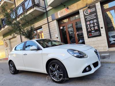 Alfa Romeo Giulietta 1.6 JTDm-2 105CV Distinctive Bianco usata CORATO