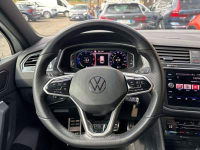Volkswagen Tiguan Tiguan II 2021 2.0 tdi R-Line 150cv dsg Bianco usata Castel Gandolfo