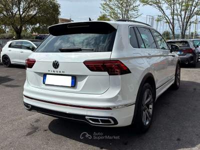 Volkswagen Tiguan Tiguan II 2021 2.0 tdi R-Line 150cv dsg Bianco usata Castel Gandolfo