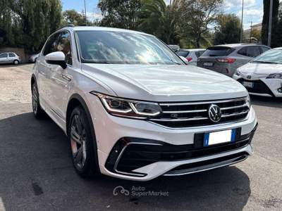 Volkswagen Tiguan Tiguan II 2021 2.0 tdi R-Line 150cv dsg Bianco usata Castel Gandolfo