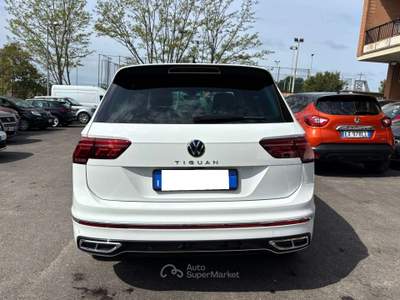 Volkswagen Tiguan Tiguan II 2021 2.0 tdi R-Line 150cv dsg Bianco usata Castel Gandolfo