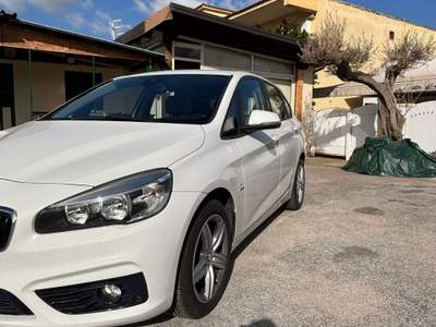 BMW Serie 2 Active Tourer 218d In eccellenti condizioni generali Bianco usata GIUGLIANO IN CAMPANIA