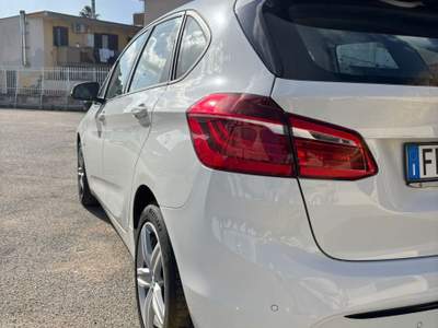 BMW Serie 2 Active Tourer 218d In eccellenti condizioni generali Bianco usata GIUGLIANO IN CAMPANIA