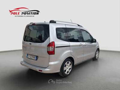 Ford Tourneo Courier 1.5 Tdci 95 cv Titanium Argento usata San Severo