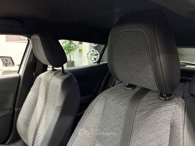 Peugeot 2008 1.2 puretech Allure s&s 100cv Bianco usata Romano Canavese