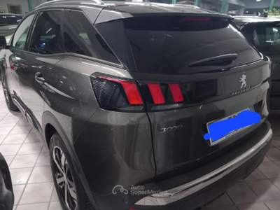 Peugeot 3008 1.5 bluehdi Allure s&amp;s 130cv Verde usata Viadana