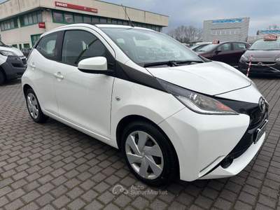 Toyota Aygo 1.0 VVT-i 69 CV 5 porte x-play Bianco usata Venezia