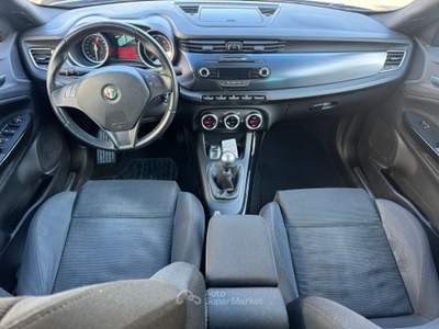 Alfa Romeo Giulietta III 2010 1.6 jtdm(2) Distinctive Grigio usata Sant'Antimo