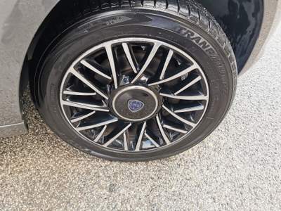 Lancia Ypsilon 85 CV 5 porte Metano Ecochic 30th Ann. Grigio usata Cercola