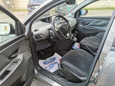 Lancia Ypsilon 85 CV 5 porte Metano Ecochic 30th Ann. Grigio usata Cercola