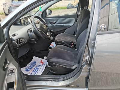Lancia Ypsilon 85 CV 5 porte Metano Ecochic 30th Ann. Grigio usata Cercola