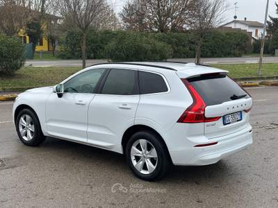 Volvo XC60 AUTOCARRO 5 POSTI 2.0 b4 Momentum auto Bianco usata Altedo