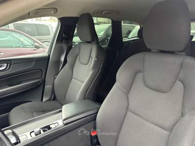 Volvo XC60 AUTOCARRO 5 POSTI 2.0 b4 Momentum auto Bianco usata Altedo