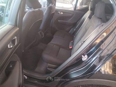Volvo XC40 XC40 1.5 t2 Momentum Core auto my21 Nero usata Milano